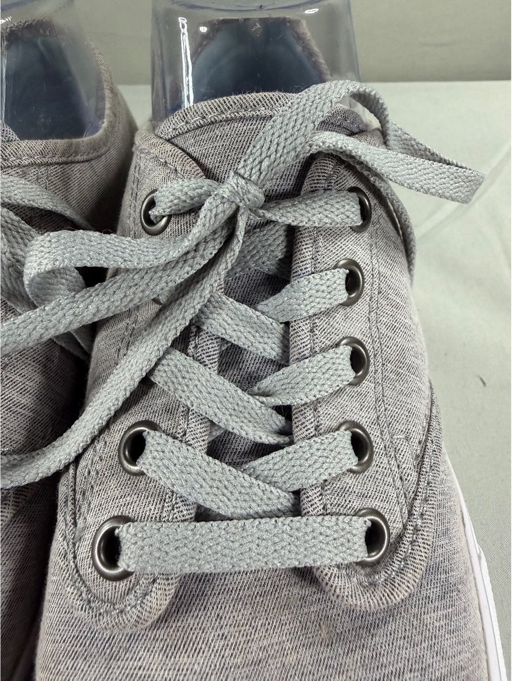 Vans Women's Gray Canvas Low Top Sneakers Size 8.5 - Picture 3 of 8